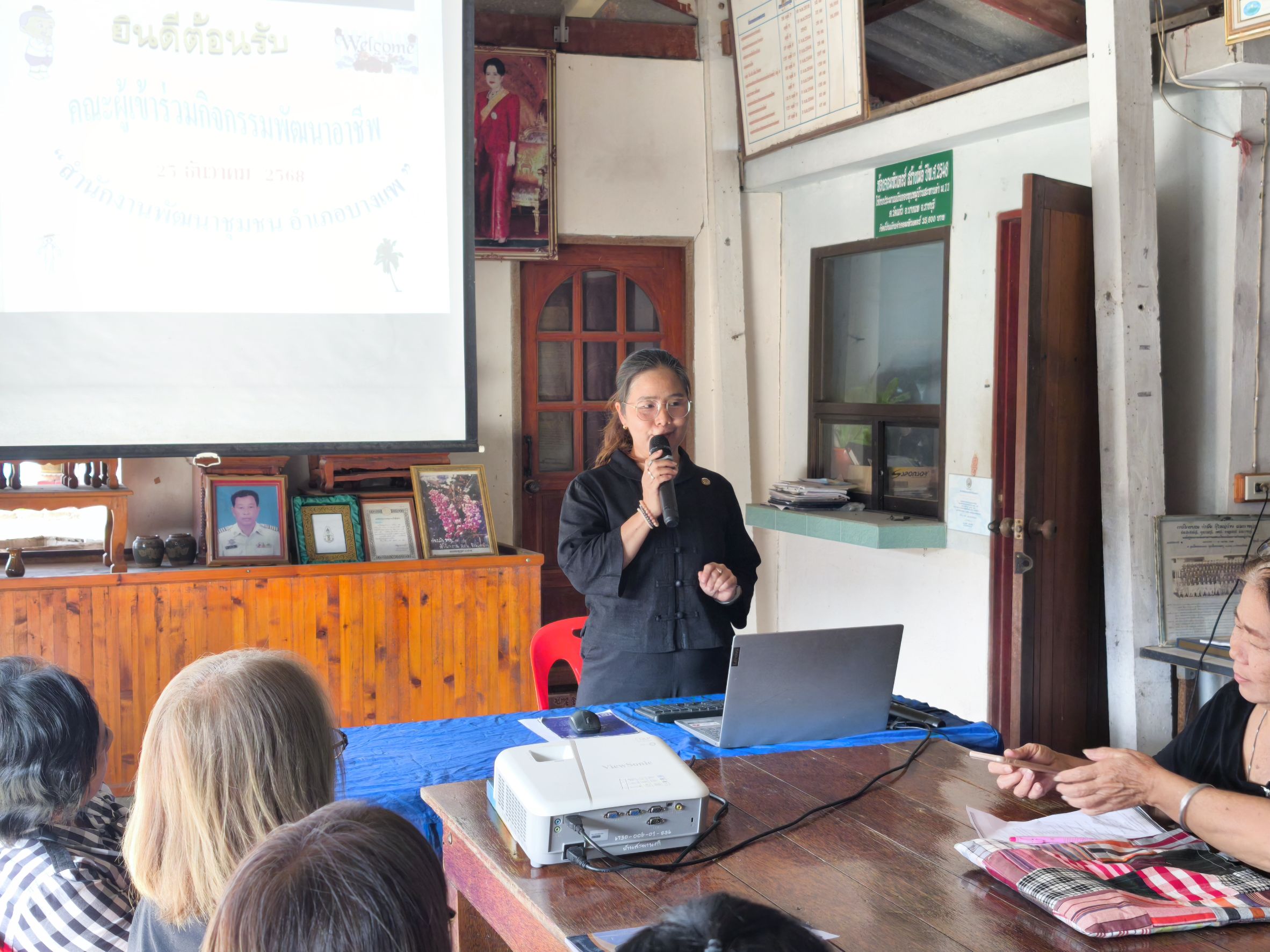 สพอ.บางแพ ดำเนินโครงการสร้างสัมมาชีพชุมชนครัวเรือนที่ได้รับผลกระทบด้านอาชีพและรายได้ที่มีศักยภาพและสามารถพัฒนาได้